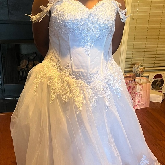 Zhangyo off the shoulder wedding dress - Picture 3 of 4